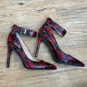 Gianni Bini Women’s High Heels Red/Black Snake Print Size 9